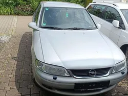Silber Gebraucht 2000 Opel Vectra Edition Limousine | 500 € (Superpreis)