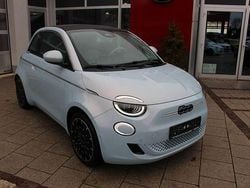 Blau Gebraucht 2023 Fiat 500e La Prima Cabrio | 25.900 € (Etwas zu teuer)