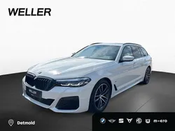 Alpinweiss iii (weiß) Gebraucht 2023 BMW 520 M Sport Kombi | 42.690 € (Fairer Preis)