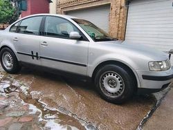 Silber Gebraucht 2000 VW Passat Limousine | 500 € (Superpreis)