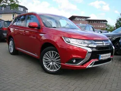 Rot Gebraucht 2020 Mitsubishi Outlander P-HEV Basis SUV | 21.980 € (Fairer Preis)