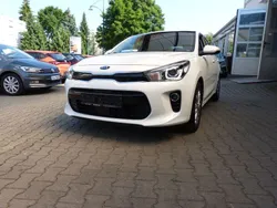 Weiß Gebraucht 2020 Kia Rio DREAM-TEAM Edition Limousine | 13.490 € (Fairer Preis)