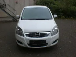 Weiß Gebraucht 2010 Opel Zafira Edition Van / Kleinbus | 4.200 € (Fairer Preis)