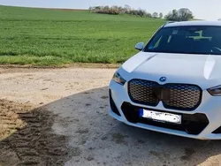 Weiß Gebraucht 2024 BMW iX1 M Sport SUV | 47.900 € (Fairer Preis)