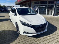 Weiß Gebraucht 2024 Nissan Leaf N-Connecta Kleinwagen | 25.990 € (Etwas zu teuer)