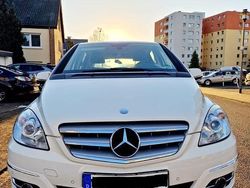 Weiß Gebraucht 2009 Mercedes B200 Van / Kleinbus | 5.290 € (Fairer Preis)