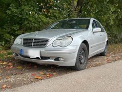 Silber Gebraucht 2004 Mercedes C200 Limousine | 1.350 €