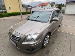 Braun Gebraucht 2007 Toyota Avensis Executive Kombi | 2.100 € (Etwas zu teuer)