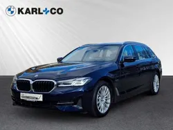 Tansanitblau ii metallic Gebraucht 2022 BMW 530e Sport Line Kombi | 32.458 € (Guter Preis)