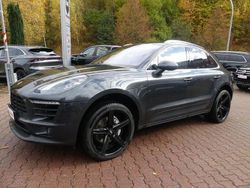 Grau (metallic) Gebraucht 2016 Porsche Macan SUV | 26.990 €
