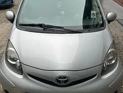 Silber Gebraucht 2013 Toyota Aygo Connect Style Kleinwagen | 3.500 € (Fairer Preis)