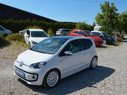 Pure white Gebraucht 2014 VW up! Highline Kleinwagen | 7.200 € (Etwas zu teuer)