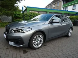 Skyscraper grau Gebraucht 2024 BMW 118 Advantage Kleinwagen | 24.900 € (Guter Preis)