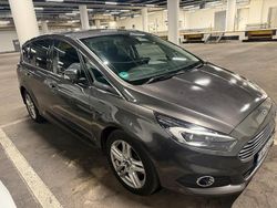 Grau Gebraucht 2017 Ford S-MAX S Van / Kleinbus | 9.200 € (Guter Preis)