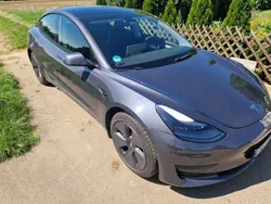 Silber Gebraucht 2022 Tesla Model 3 Limousine | 33.333 € (Etwas zu teuer)