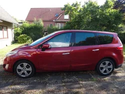 Rot Gebraucht 2010 Renault Grand Scénic III Luxe Van / Kleinbus | 2.850 € (Superpreis)