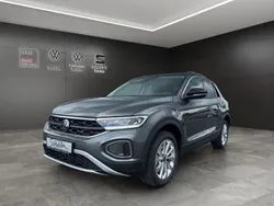 Grau Gebraucht 2024 VW T-Roc Life SUV | 29.990 € (Fairer Preis)