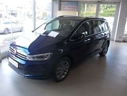 Blau Gebraucht 2024 VW Touran Comfortline Van / Kleinbus | 37.950 € (Teuer)
