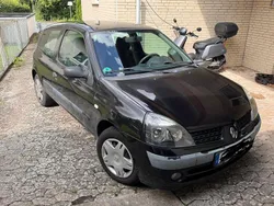 Schwarz Gebraucht 2003 Renault Clio II Authentique Limousine | 1.500 € (Guter Preis)