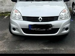 Silber Gebraucht 2011 Renault Clio II Campus Kleinwagen | 2.300 €