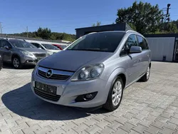 Grau Gebraucht 2011 Opel Zafira Design Edition Van / Kleinbus | 6.900 € (Fairer Preis)