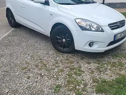 Weiß Gebraucht 2010 Kia Ceed 2 Coupé | 3.500 €