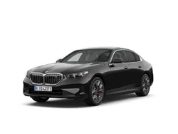 Black sapphire metallic Neu 2025 BMW i5 M Sport Limousine | 96.890 €