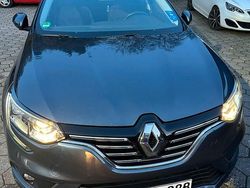 Grau Gebraucht 2018 Renault Mégane IV Intens Limousine | 8.750 € (Fairer Preis)