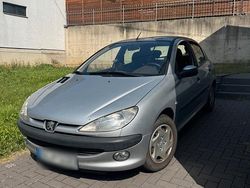 Silber Gebraucht 2001 Peugeot 206 Kleinwagen | 400 €