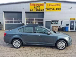 Quarzgrau metallic Gebraucht 2018 Skoda Octavia Ambition Limousine | 15.000 € (Fairer Preis)