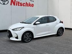 Super white 2 Gebraucht 2020 Toyota Yaris Hybrid Club Limousine | 16.490 € (Guter Preis)