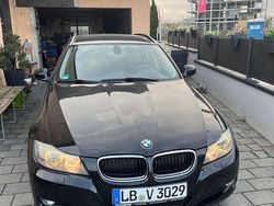 Schwarz Gebraucht 2011 BMW 318 Exclusive Kombi | 3.800 € (Fairer Preis)