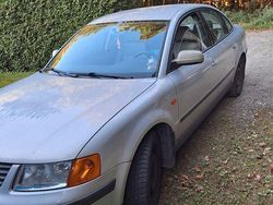 Blau Gebraucht 1997 VW Passat Basis Limousine | 1.600 € (Fairer Preis)