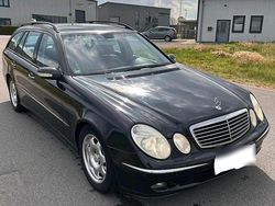 Schwarz Gebraucht 2005 Mercedes E220 Avantgarde Kombi | 1.750 € (Etwas zu teuer)