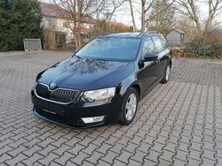 Schwarz Gebraucht 2014 Skoda Octavia Ambition Kombi | 8.900 € (Fairer Preis)