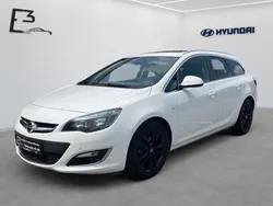 Weiß Gebraucht 2015 Opel Astra Exklusiv Kombi | 12.490 € (Etwas zu teuer)