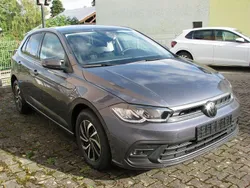 Grau Neu 2025 VW Polo Life Limousine | 21.690 € (Guter Preis)