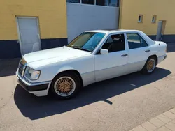 Weiß Gebraucht 1989 Mercedes E200 Limousine | 6.900 €