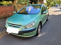 Grün Gebraucht 2004 Peugeot 307 Limousine | 1.700 € (Fairer Preis)