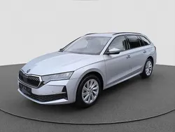Brilliantsilber metallic Gebraucht 2024 Skoda Octavia Selection Kombi | 27.890 € (Fairer Preis)