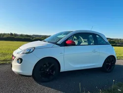 Weiß Gebraucht 2015 Opel Adam Kleinwagen | 6.100 €