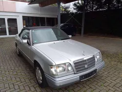 Silber Gebraucht 1995 Mercedes E220 Cabrio | 29.800 €