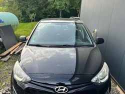 Schwarz Gebraucht 2014 Hyundai i20 Edition Kleinwagen | 2.200 € (Superpreis)