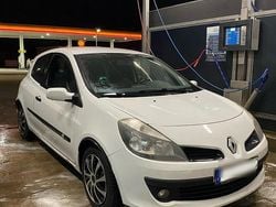 Weiß Gebraucht 2009 Renault Clio Coupé | 2.500 € (Teuer)