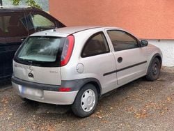 Grau Gebraucht 2001 Opel Corsa Limousine | 800 € (Guter Preis)
