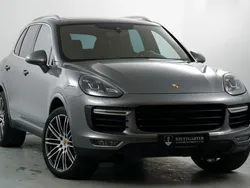 Grau (meteorgraumetallic) Gebraucht 2015 Porsche Cayenne Turbo SUV | 45.900 € (Fairer Preis)