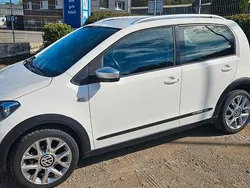 Weiß Gebraucht 2013 VW cross up! Kleinwagen | 7.100 € (Etwas zu teuer)