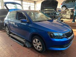 Blau Gebraucht 2017 Skoda Fabia Ambition Limousine | 9.450 € (Etwas zu teuer)