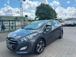 Grau Gebraucht 2016 Hyundai i30 Trend Limousine | 8.790 € (Guter Preis)