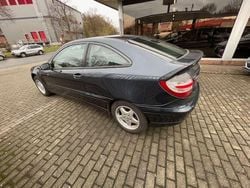 Smaragdschwarz metalliclack Gebraucht 2004 Mercedes C200 Coupé | 1.999 € (Guter Preis)